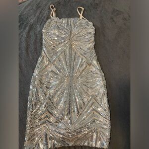 LULU’s Sequen dress Size small